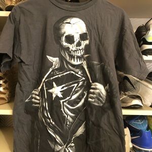 FAMOUS STARS AND STRAPS SKULL TEE. NEVER WORN
